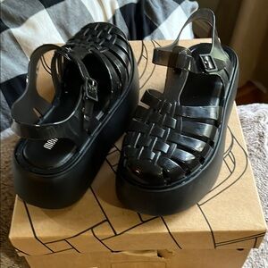 Melissa size 6/37 platform fisherman sandals